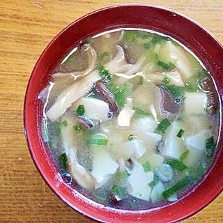 平茸と豆腐のみそ汁　たっぷりめ２人分